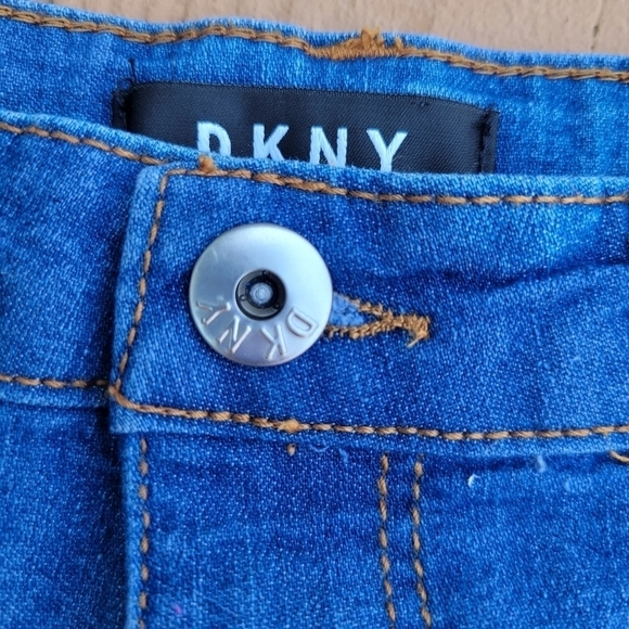 3/$15 DKNY Distressed Medium Wash Denim Jean Sho… - Picture 5 of 9